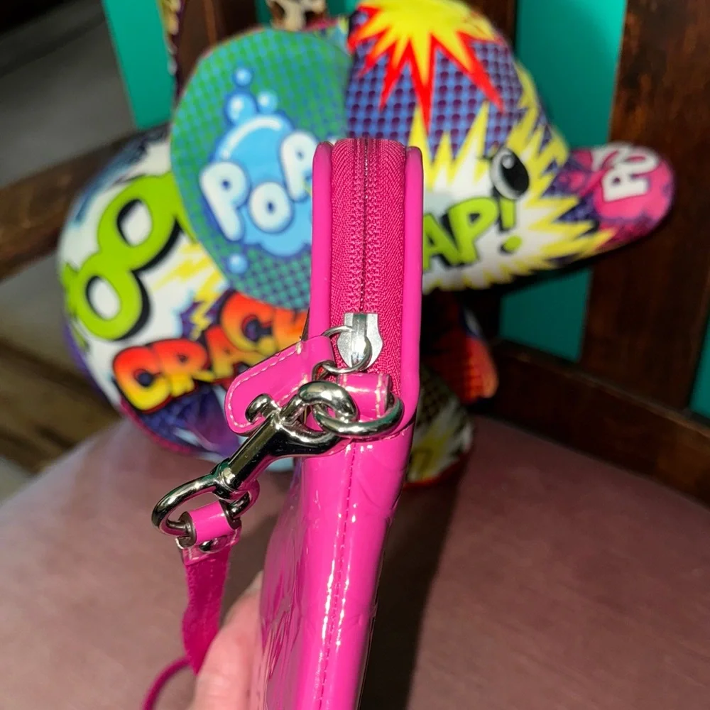 💕💕💕💕Coach Fuchsia Embossed IPAD Bag